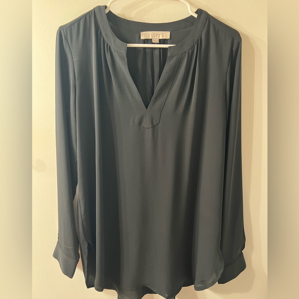 LOFT Women's Blouse. Black. Relaxed fit. Small. Minimal wears.